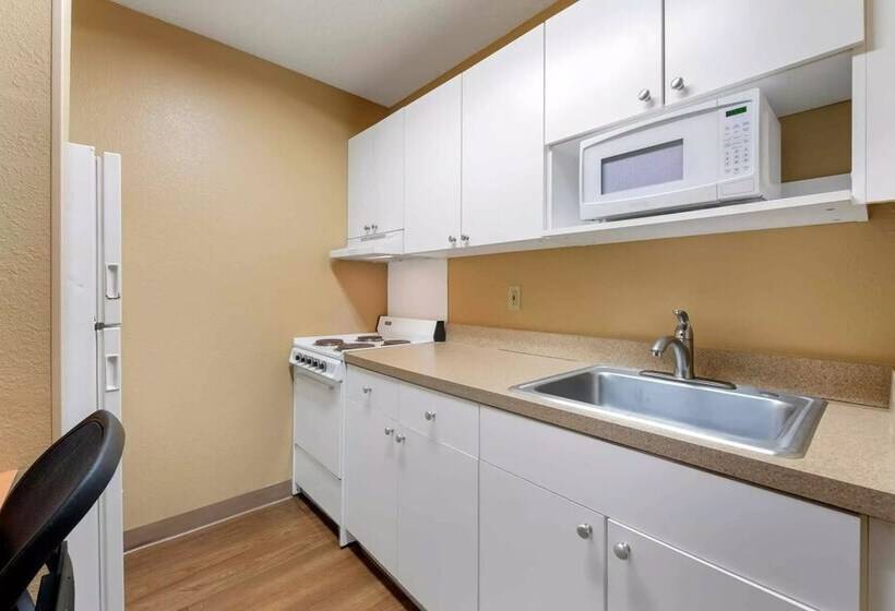 Отель Southpoint Suites