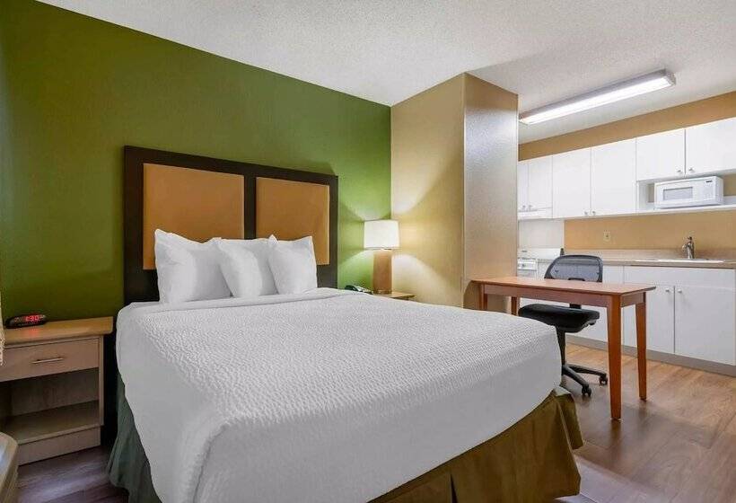 Отель Southpoint Suites