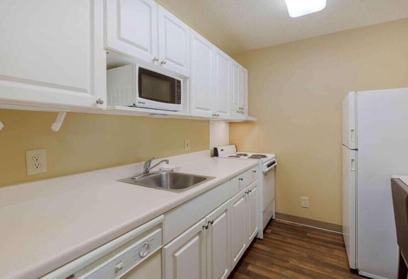 בית מלון כפרי Extended Stay America Select Suites   Raleigh   Rtp   4610 Miami Blvd
