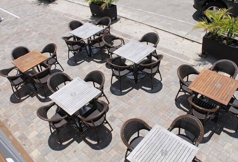 فندق Flamingo Inn