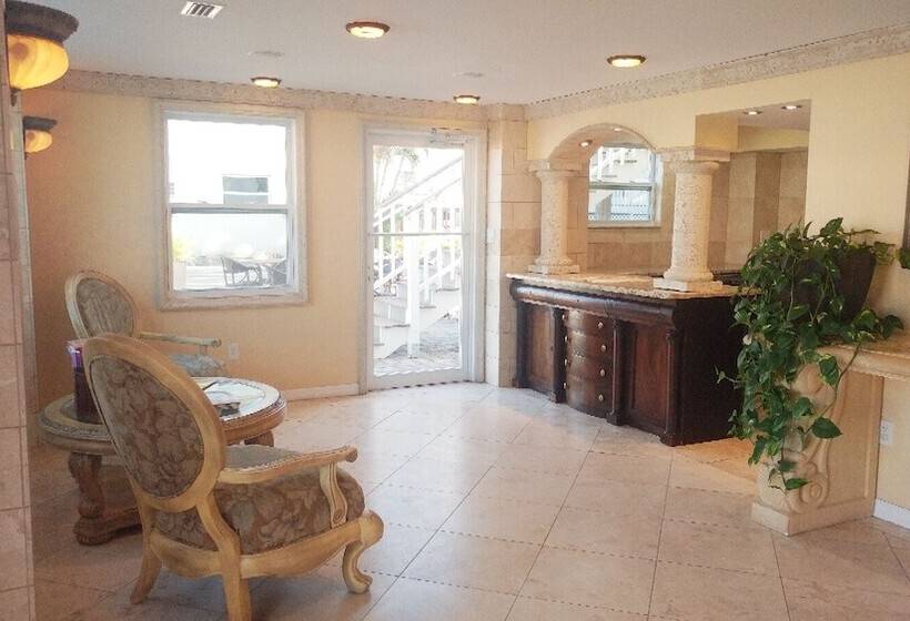 فندق Flamingo Inn