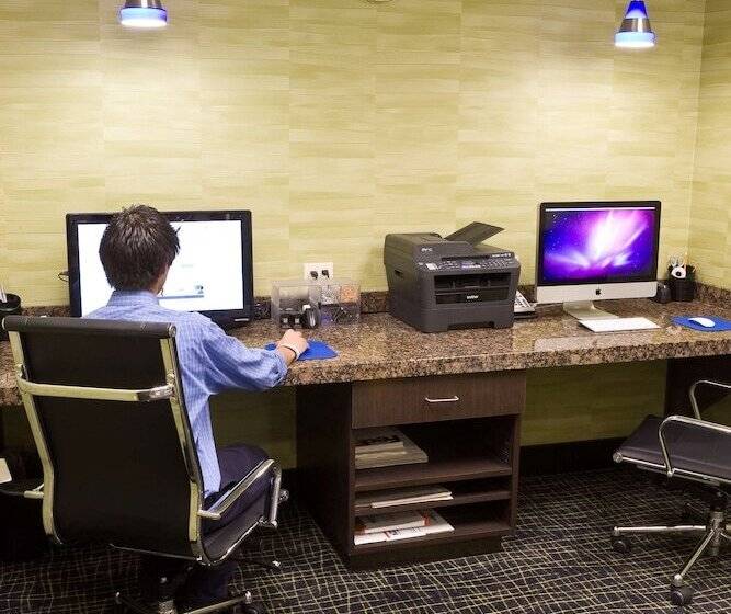 فندق Hampton Inn & Suites Tulsa/central