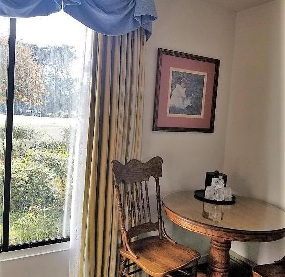 בית מלון כפרי Hill House Inn