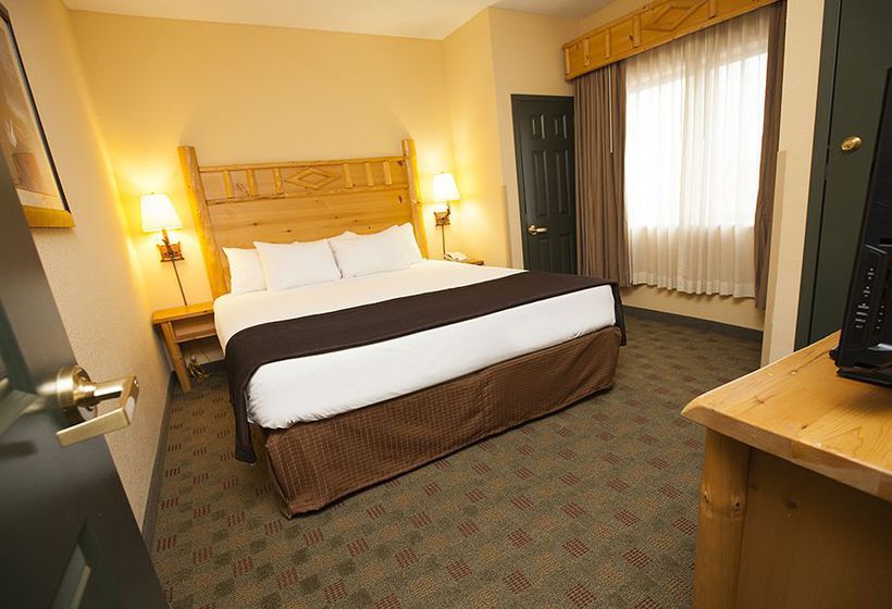 בית מלון כפרי Holiday Inn Fitchburg Waterpark