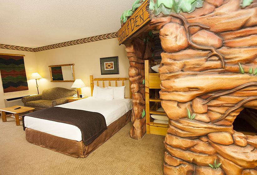 בית מלון כפרי Holiday Inn Fitchburg Waterpark