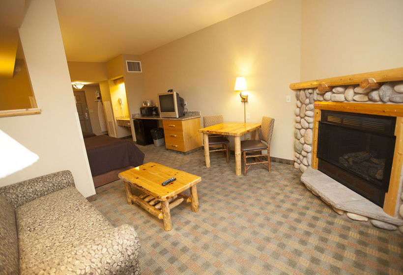 בית מלון כפרי Holiday Inn Fitchburg Waterpark