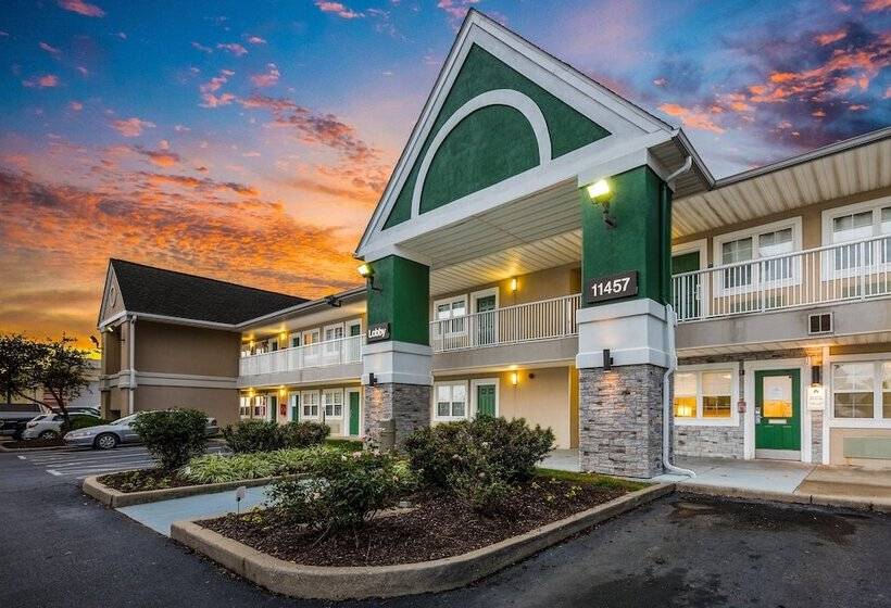 Отель Hometowne By Red Roof Studios Cincinnati Sharonville