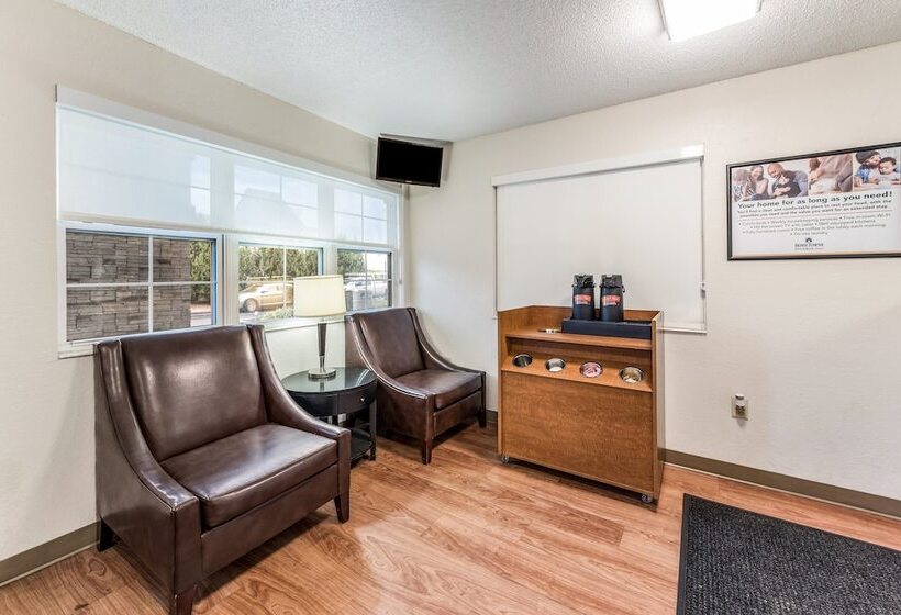 Отель Hometowne By Red Roof Studios Cincinnati Sharonville