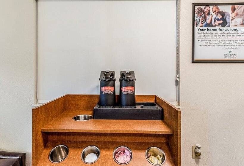 Отель Hometowne By Red Roof Studios Cincinnati Sharonville