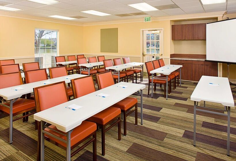 فندق Hyatt House Belmont Redwood Shores