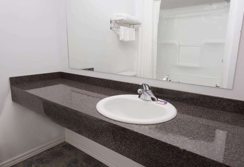 فندق Knights Inn Bracebridge