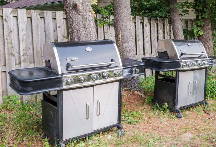 فندق Knights Inn Bracebridge