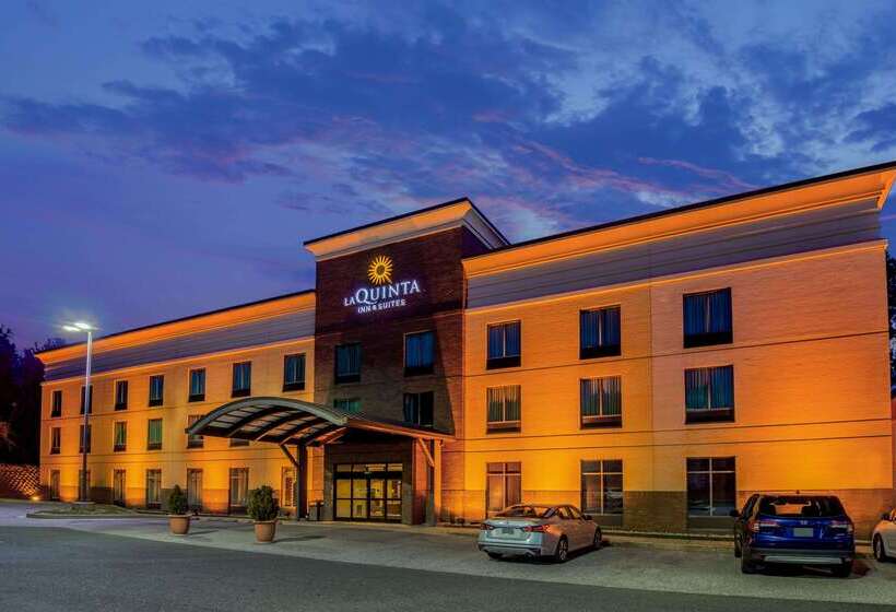 Отель La Quinta Inn & Suites Bel Air
