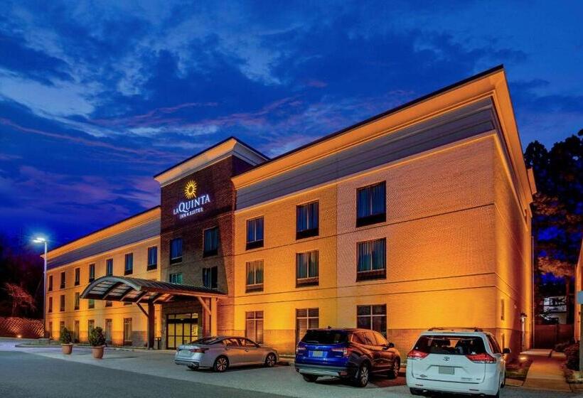Отель La Quinta Inn & Suites Bel Air