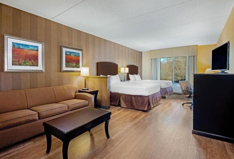 Отель La Quinta Inn & Suites Bel Air