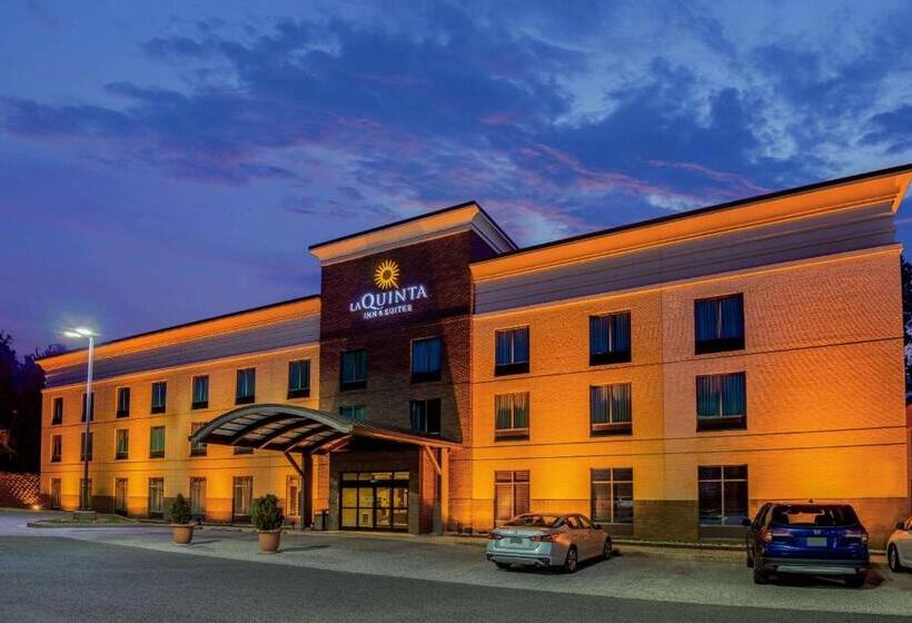 Отель La Quinta Inn & Suites Bel Air