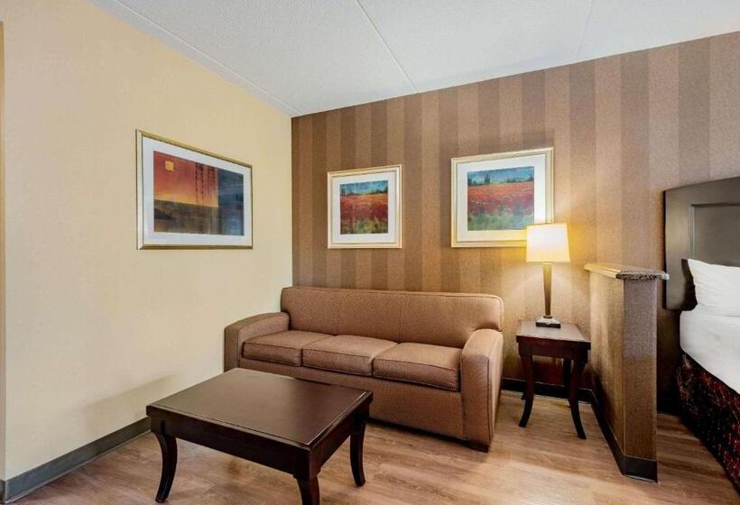 Отель La Quinta Inn & Suites Bel Air