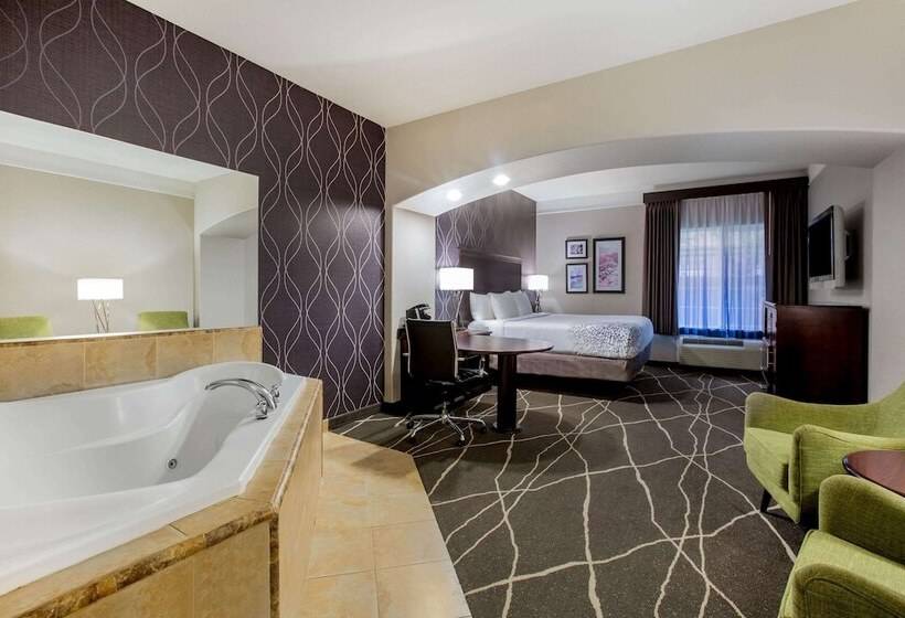 Отель Fairfield By Marriott Inn & Suites Fresno Riverpark