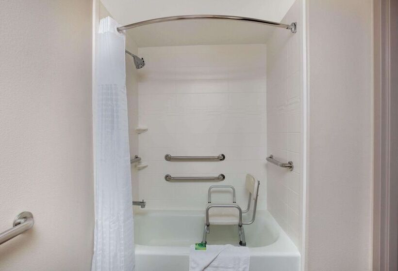 Отель Fairfield By Marriott Inn & Suites Fresno Riverpark