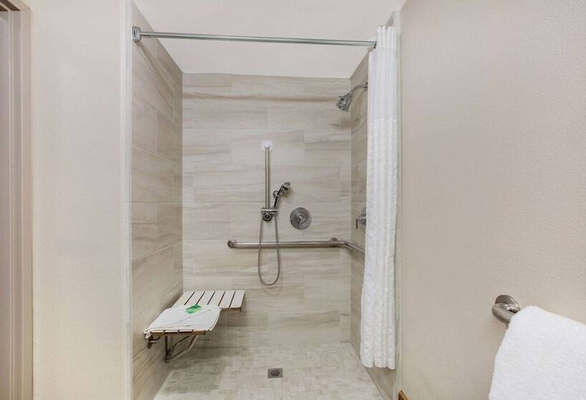 Отель Fairfield By Marriott Inn & Suites Fresno Riverpark