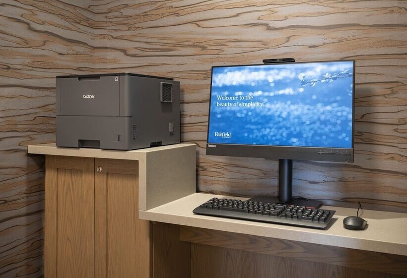 Отель Fairfield By Marriott Inn & Suites Fresno Riverpark