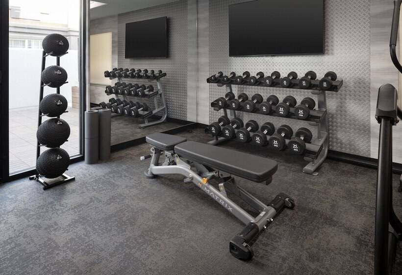 Отель Fairfield By Marriott Inn & Suites Fresno Riverpark