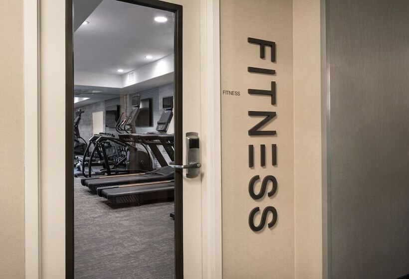 Отель Fairfield By Marriott Inn & Suites Fresno Riverpark