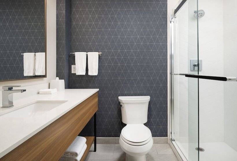 Отель Fairfield By Marriott Inn & Suites Fresno Riverpark