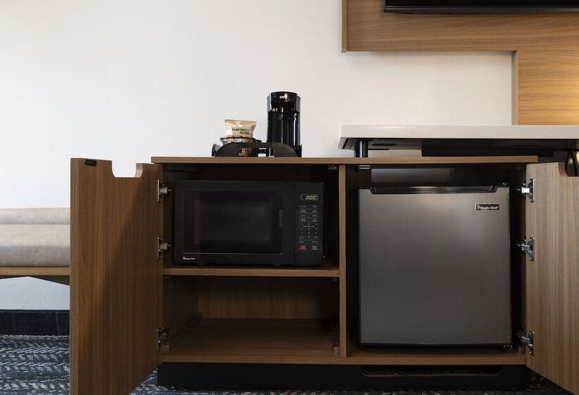 Отель Fairfield By Marriott Inn & Suites Fresno Riverpark