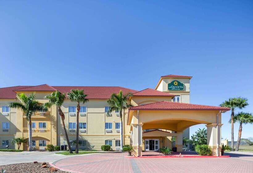 Отель La Quinta Inn & Suites By Wyndham Raymondville