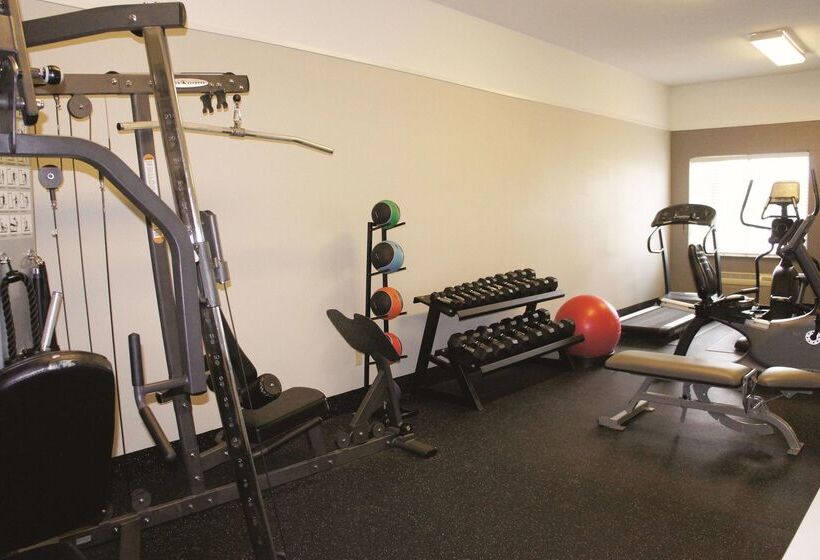 Отель La Quinta Inn & Suites By Wyndham Raymondville