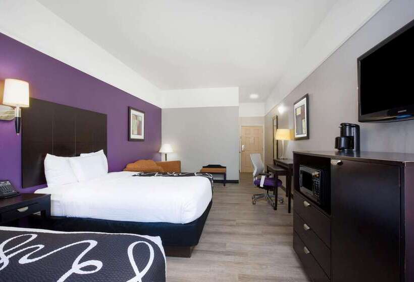 Отель La Quinta Inn & Suites By Wyndham Raymondville