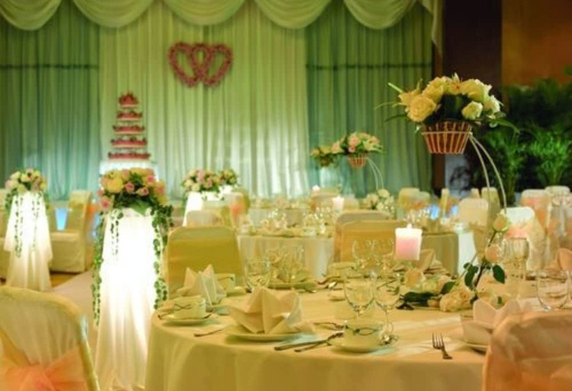 هتل Luxemon Xinjiang Hongfu