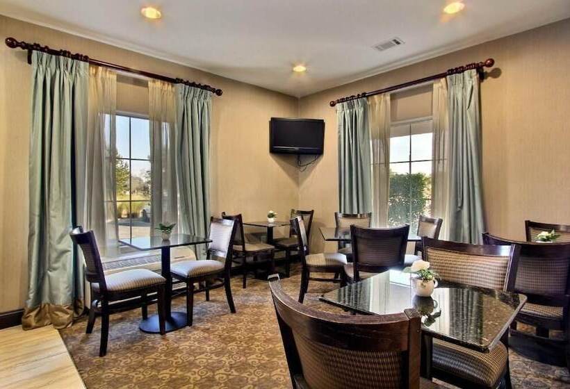 هتل Magnolia Inn And Suites Pooler