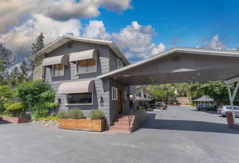 בית מלון כפרי Mariposa Lodge