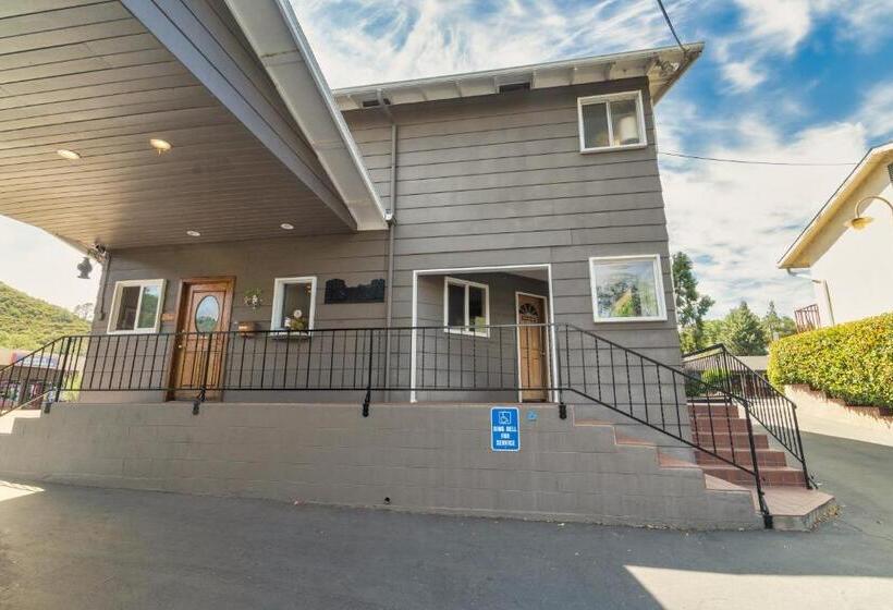 בית מלון כפרי Mariposa Lodge