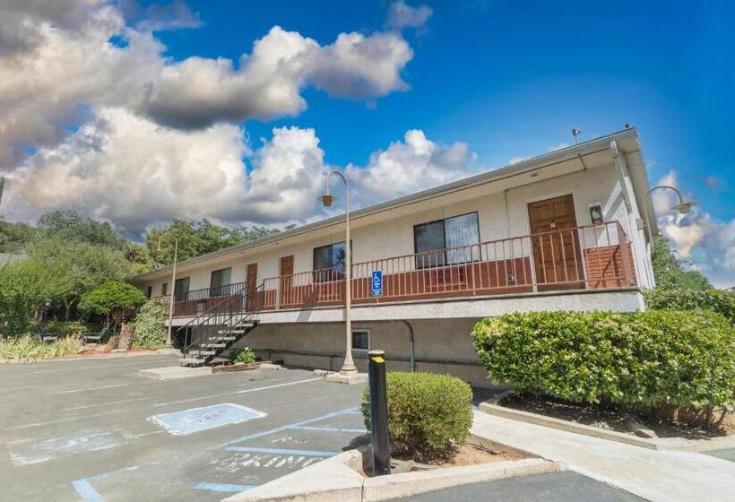 בית מלון כפרי Mariposa Lodge