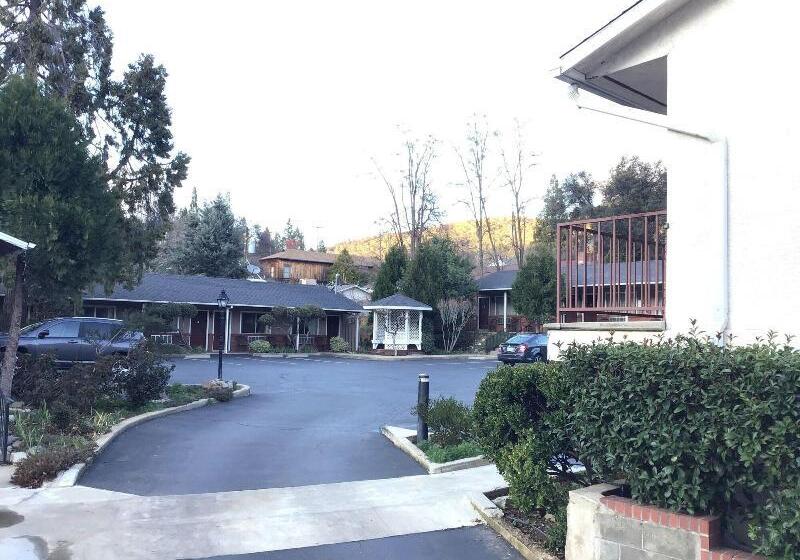 בית מלון כפרי Mariposa Lodge