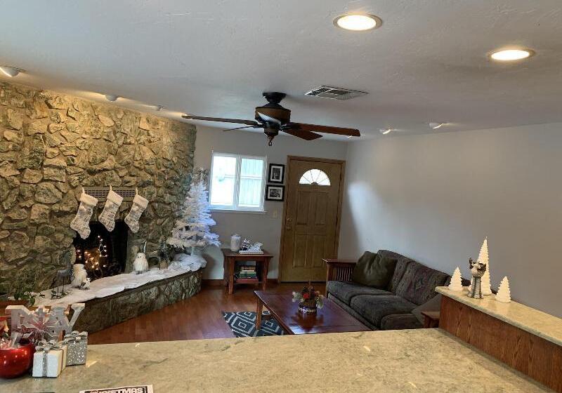 בית מלון כפרי Mariposa Lodge