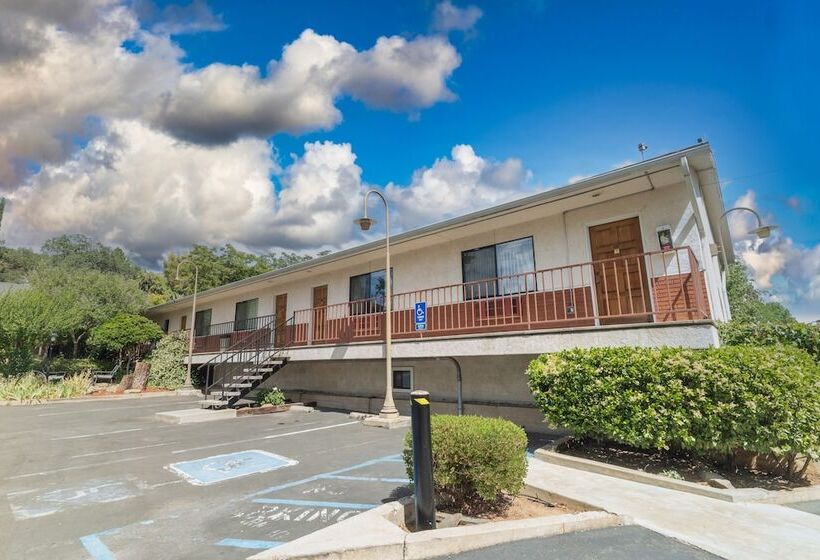 בית מלון כפרי Mariposa Lodge