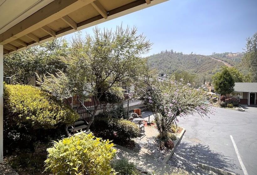 בית מלון כפרי Mariposa Lodge