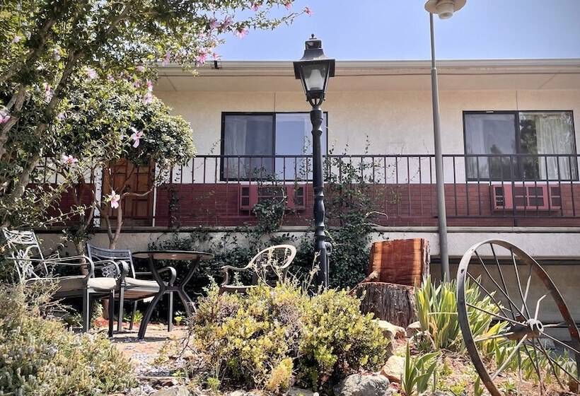 בית מלון כפרי Mariposa Lodge