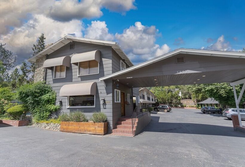 בית מלון כפרי Mariposa Lodge