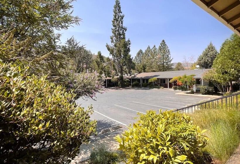 בית מלון כפרי Mariposa Lodge