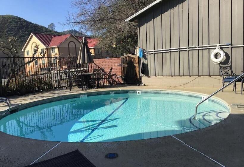 בית מלון כפרי Mariposa Lodge