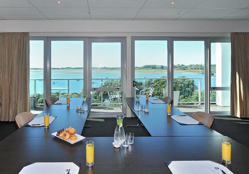 ホテル On Devonport