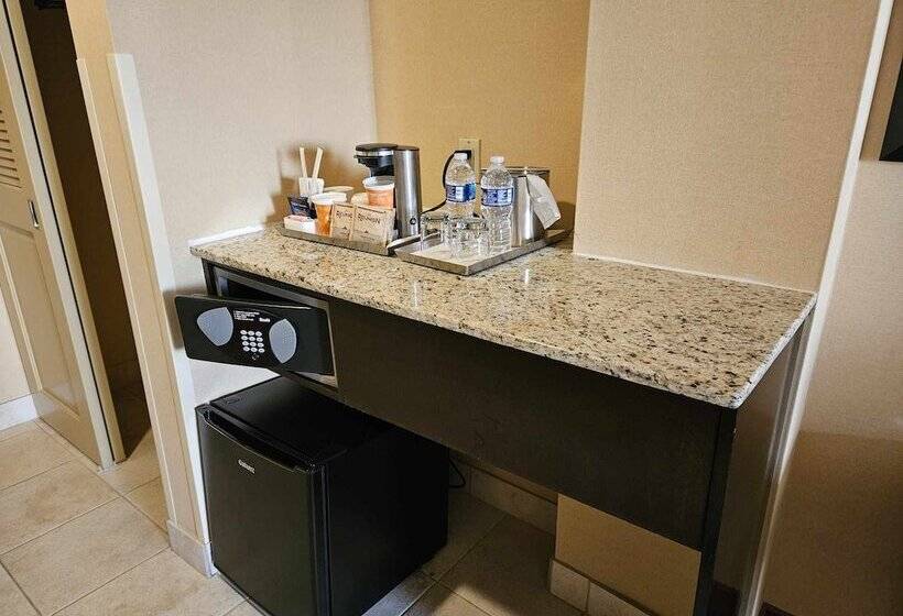 Radisson Hotel Freehold