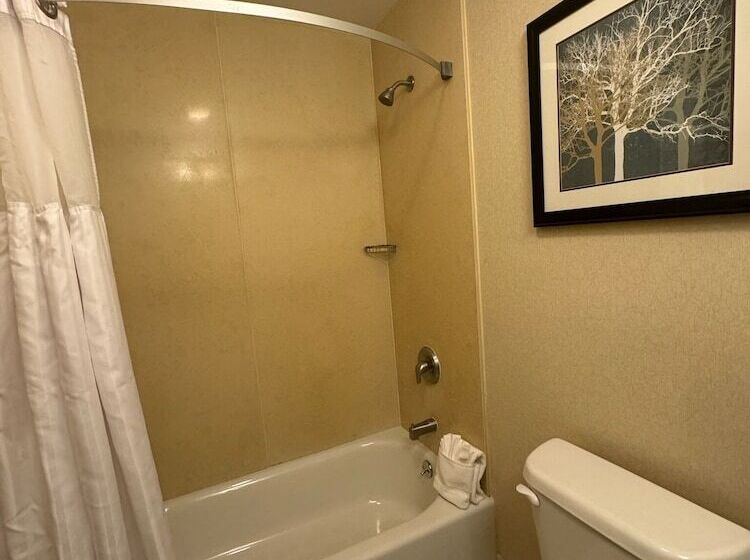 Radisson Hotel Freehold