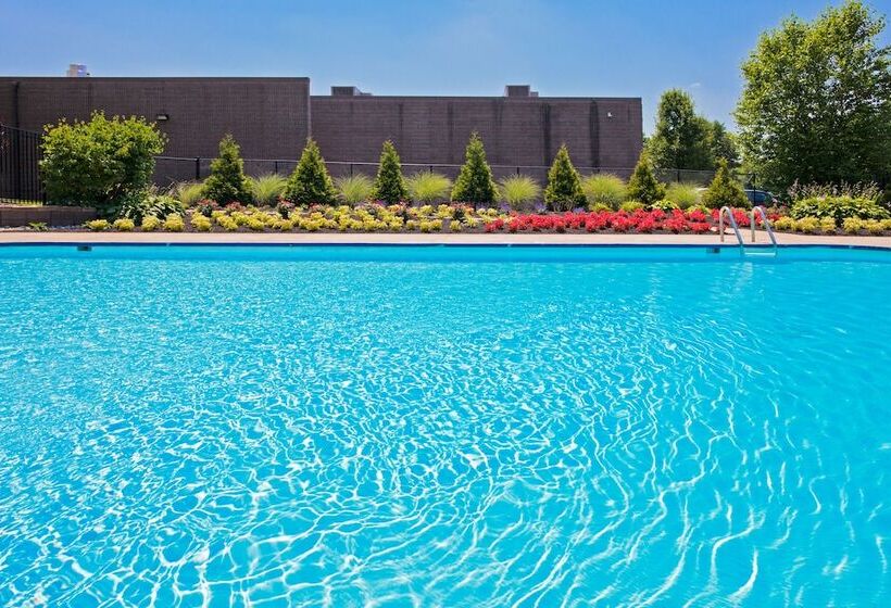 Radisson Hotel Freehold