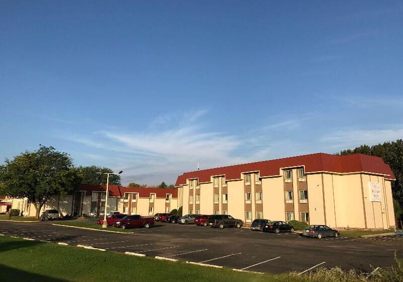 فندق Ramada By Wyndham Albert Lea